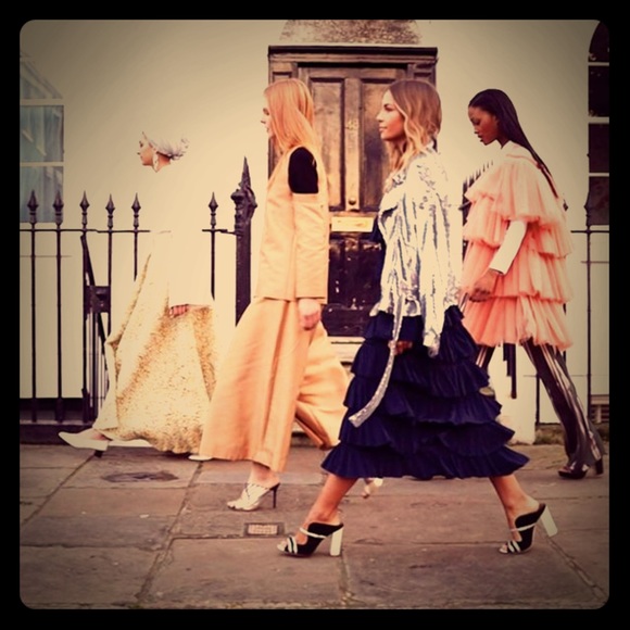 Meet your Posher, Monica - Picture 1 of 1